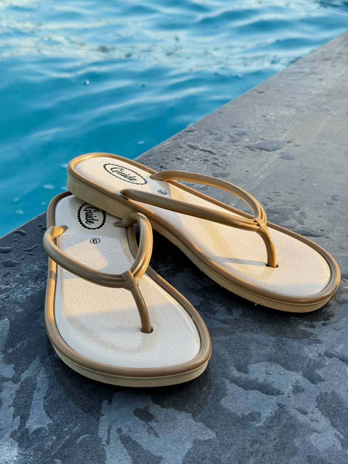 Minimalist women’s slides with ergonomic comfort