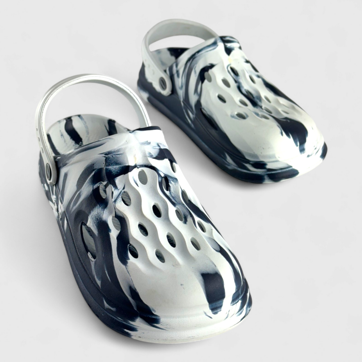 Flare Comfort Slip-On Slides _810t&d W&B