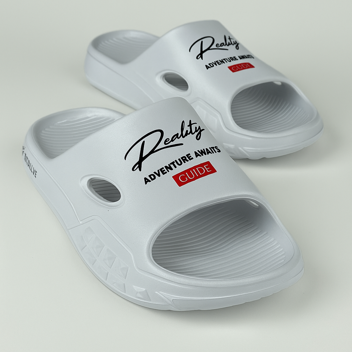 Casual indoor slippers for men with cushioned sole