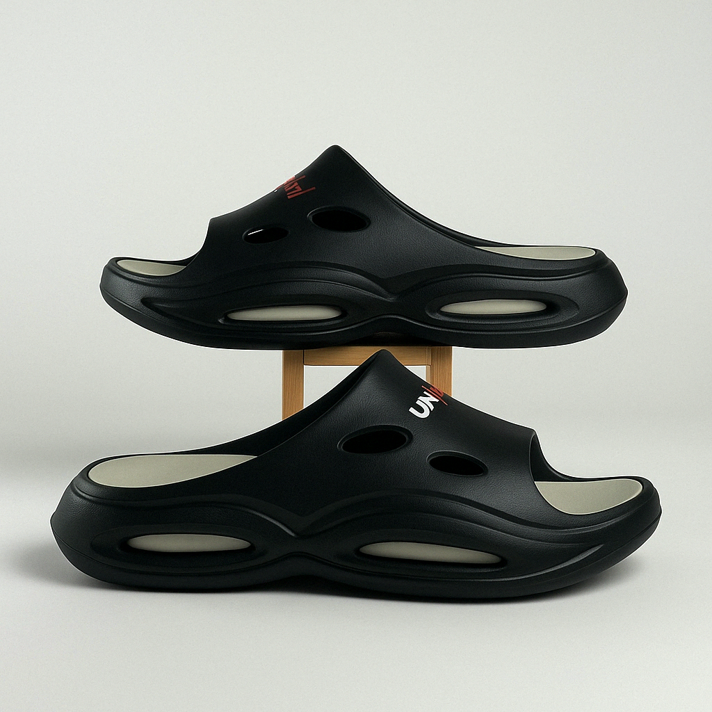 Breathable dual-tone men’s slippers with air vents