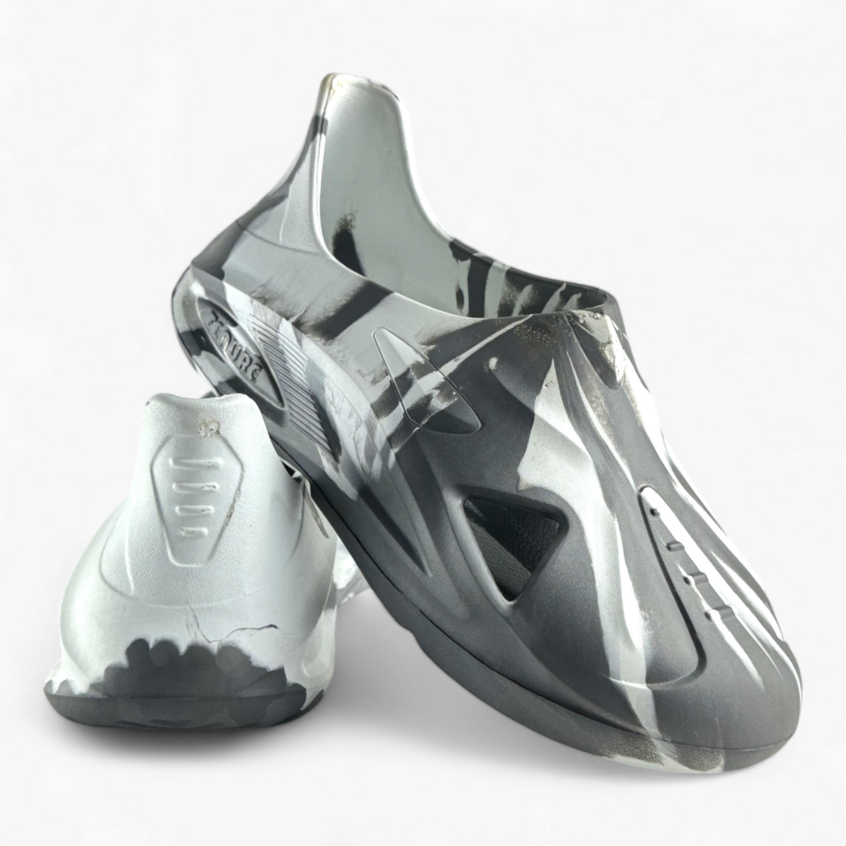 Breathable and lightweight clogs ideal for men