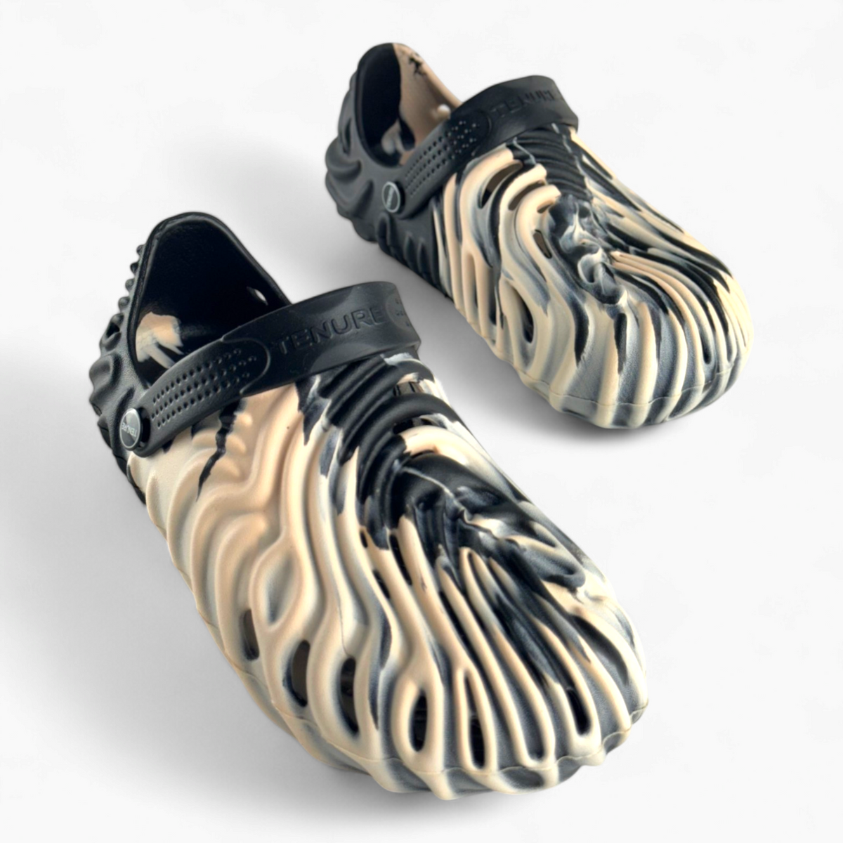 Easy slip-on clogs for men with day-long comfort