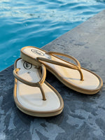 Minimalist women’s slides with ergonomic comfort