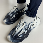 Clogs with built-in anatomical arch for added support