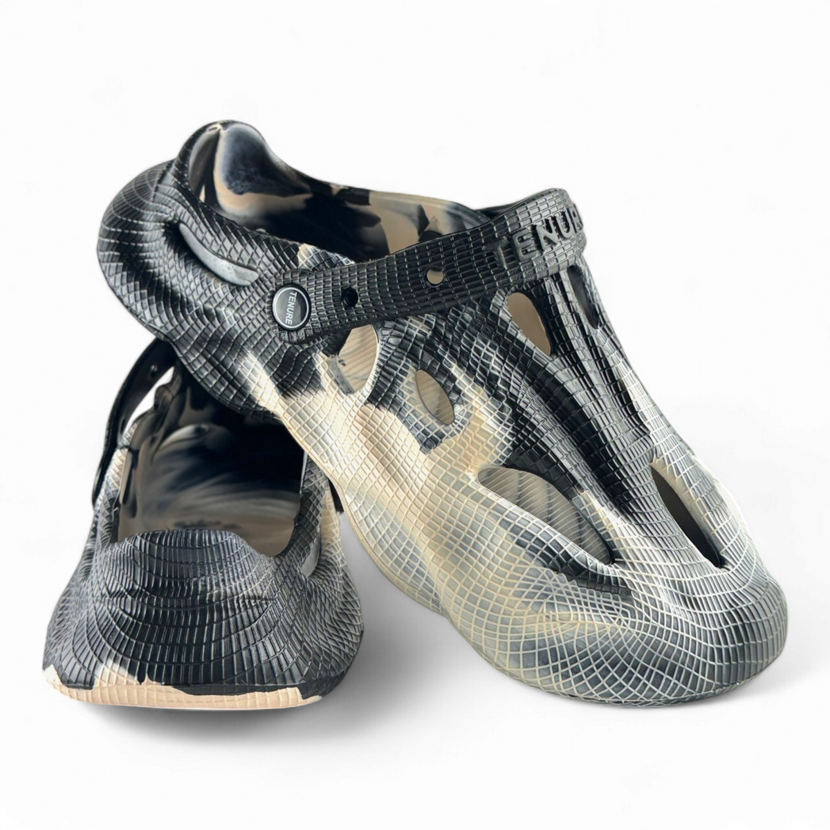 Clogs with anatomical arch support for daily wear