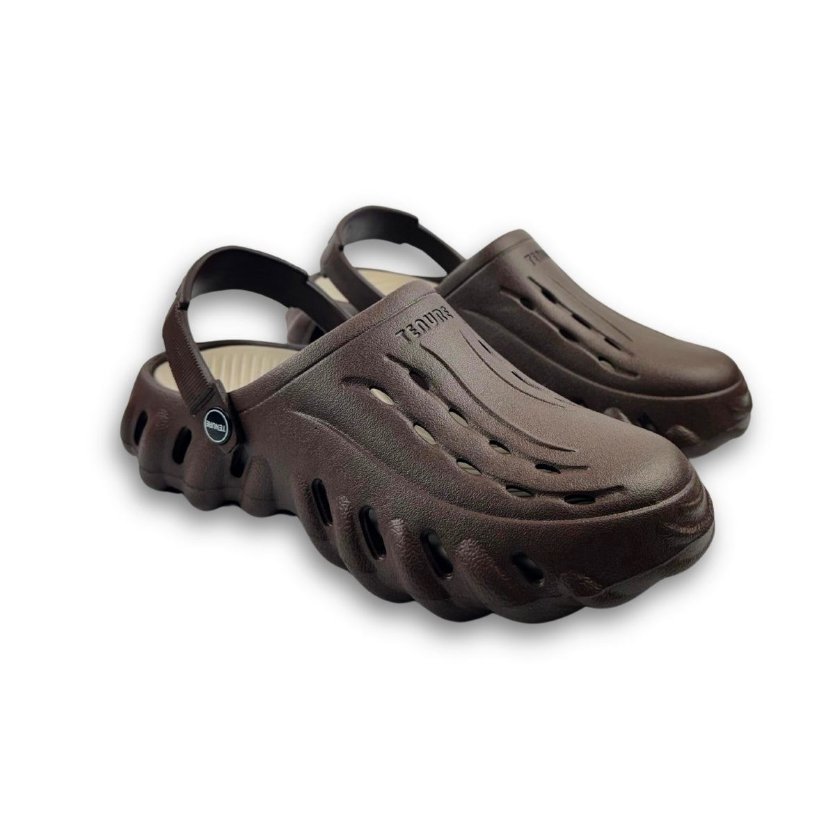 Anti-slip and easy-to-clean clogs from Tenure