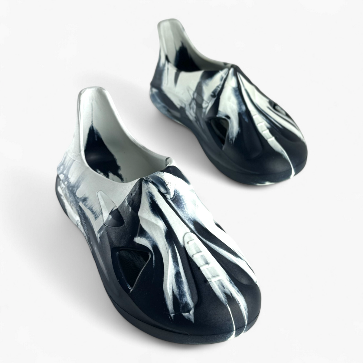  Lightweight clogs with flame-inspired bold style
